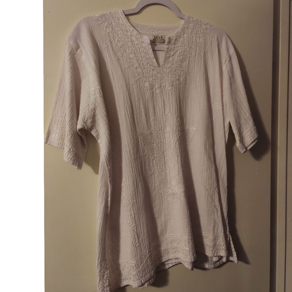 Di-Fa embroidered top